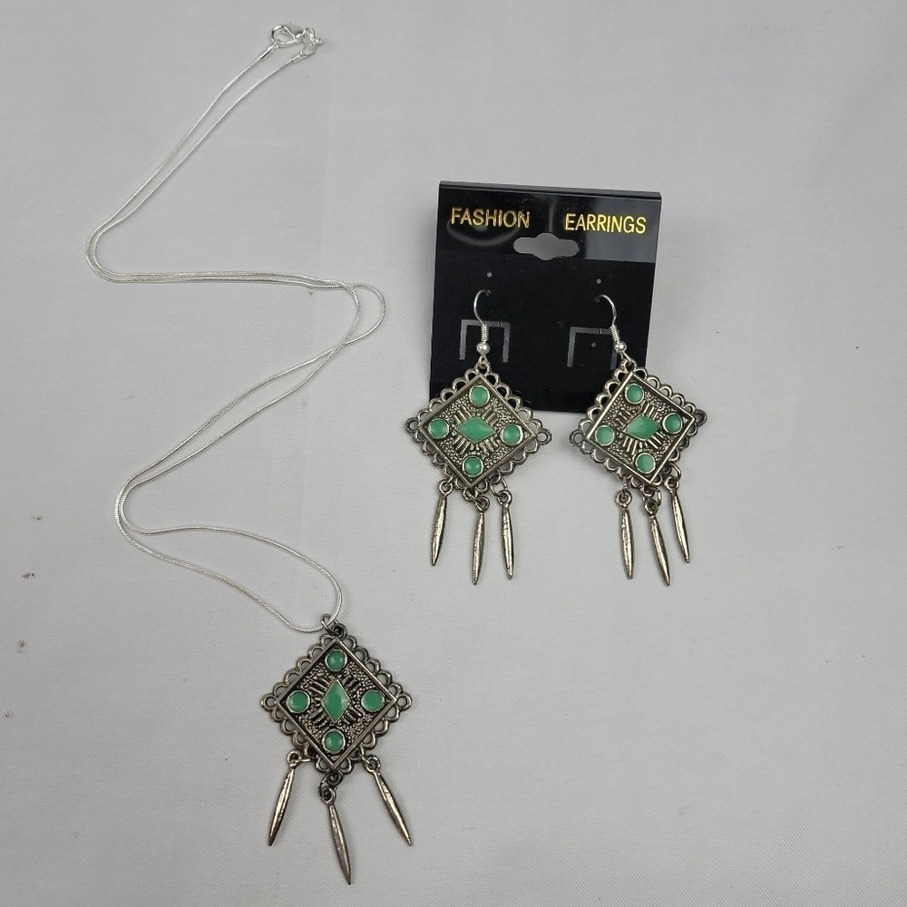 NWT turquoise‎ and silver colored set